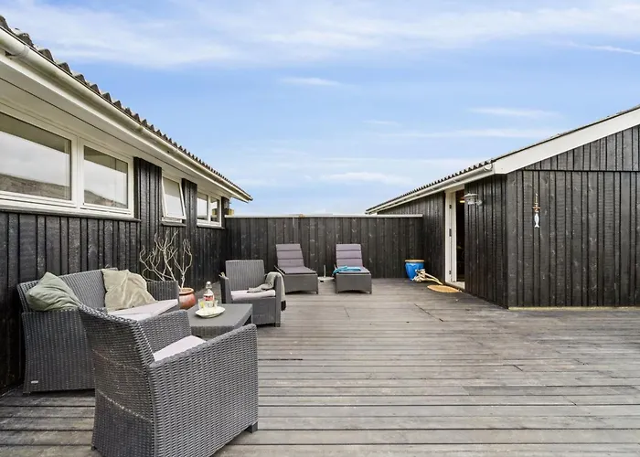 Zina - 600m From The Sea By Interhome